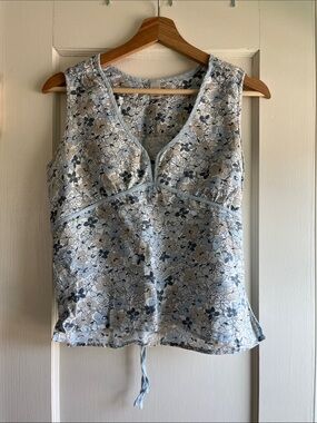 Y2K Old Navy Blue and White Linen Floral V-Neck Sleeveless Camisole with tie